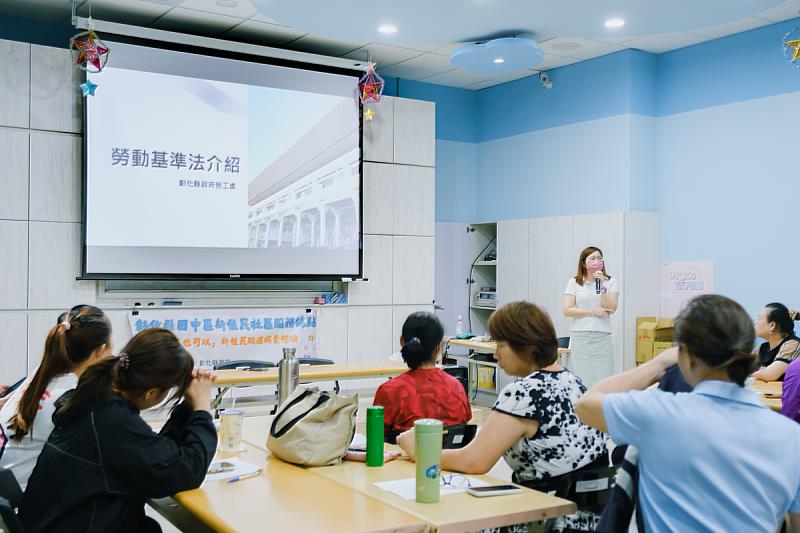 勞工處進行勞保權益宣導。