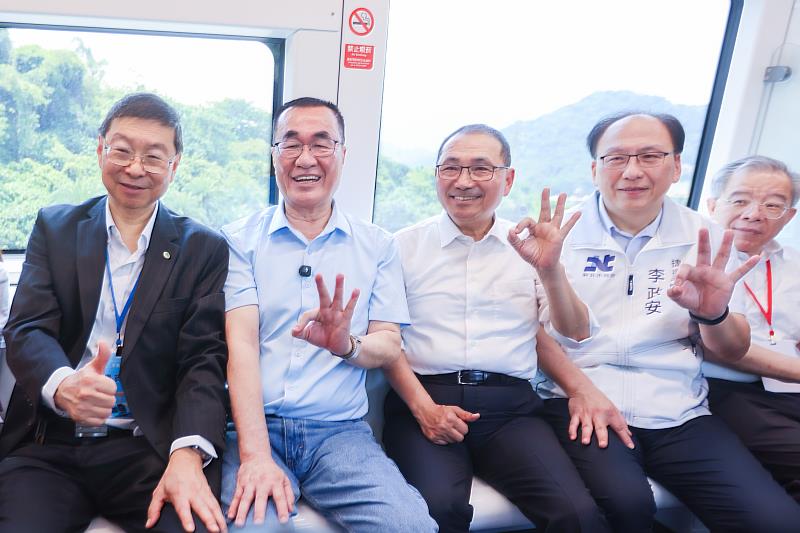 三鶯線通車首航。