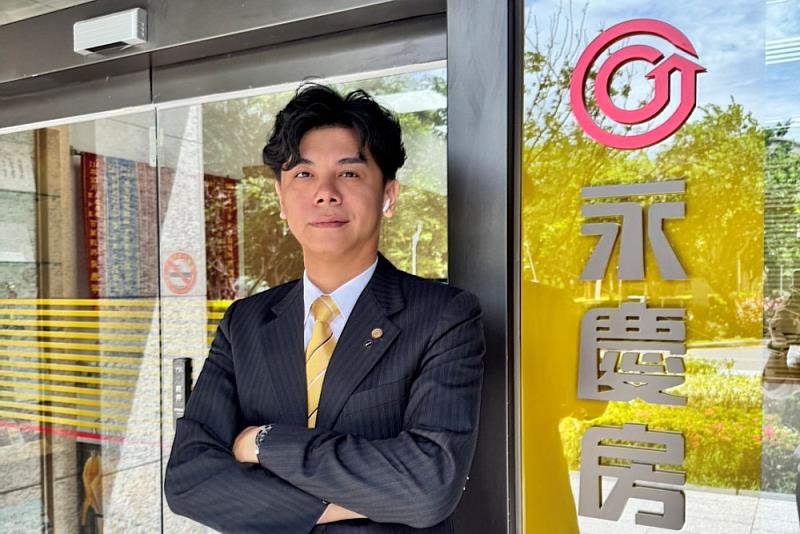 陳家銘從連鎖餐飲店長到房仲業務菁英，證明管理能力與服務經驗，也能在房仲職涯中持續發揮。