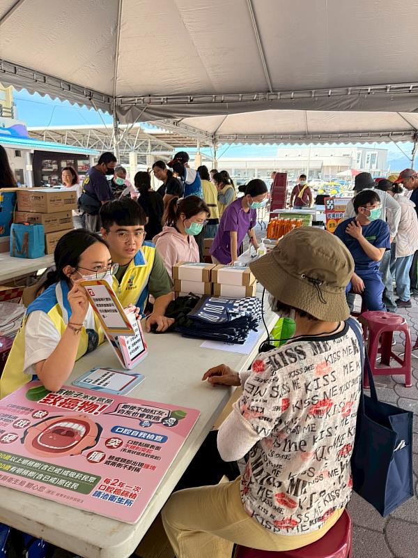 臺東縣衛生局協同東基前進富岡漁港 守護縣民口腔健康