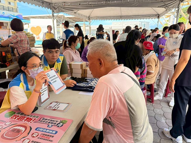 臺東縣衛生局協同東基前進富岡漁港 守護縣民口腔健康