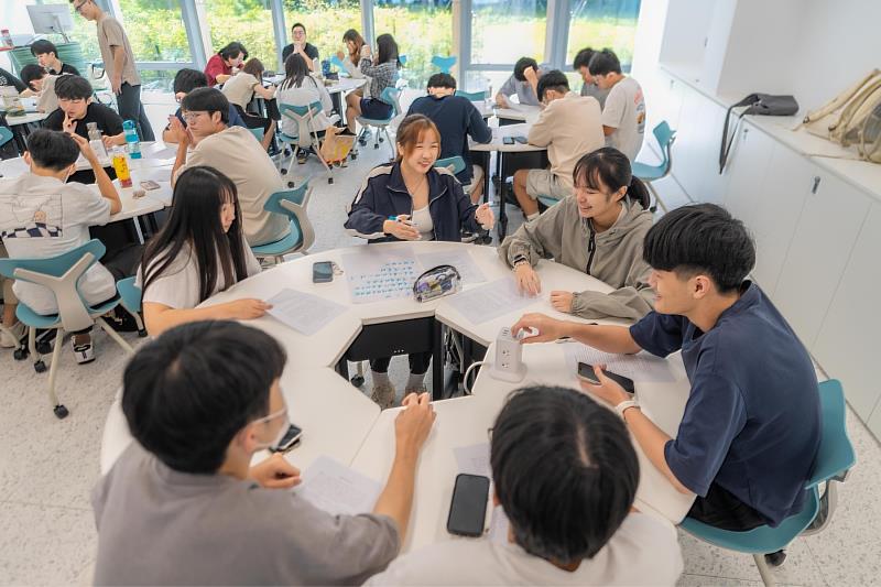 2025年落成啟用的共善樓,是逢甲大學打造的跨域學習基地。