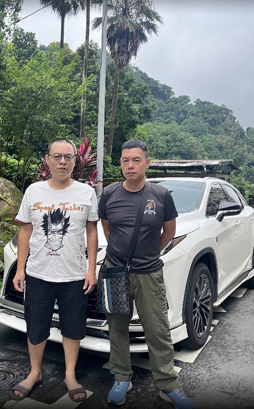 照片中黑衣服的是南雅義消副分隊長賴正緯,白衣服的是患者(義消的哥哥)。