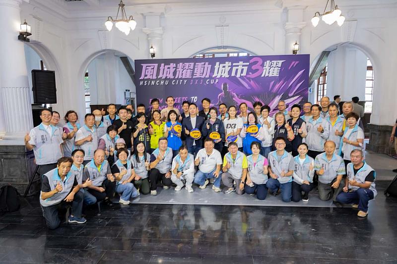 與會長官及貴賓進行大合照。