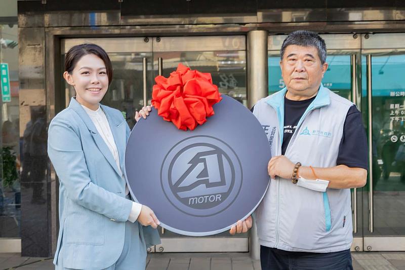 電動公務機車撥交儀式。
