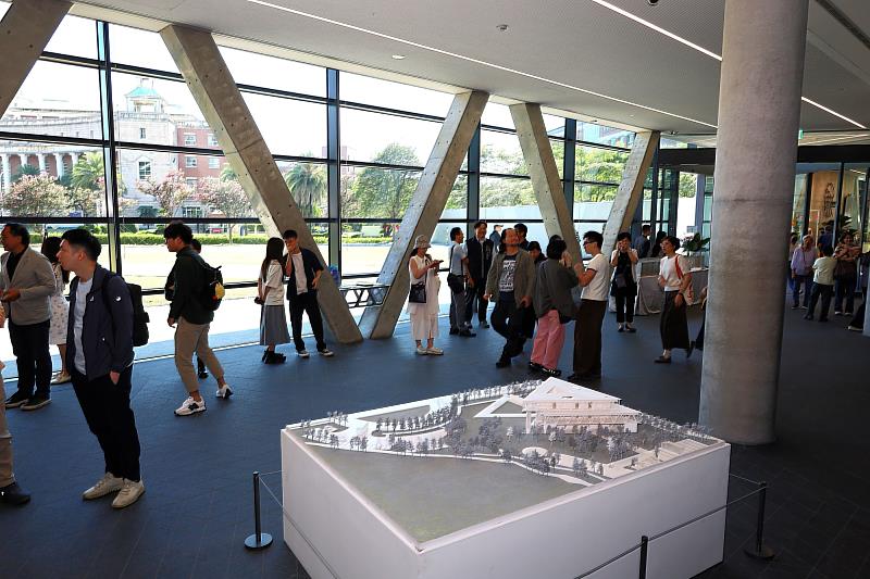 亞美館2026夏季3檔「土地與水：從馬來西亞出發探訪亞洲性」、「共生未來：藝術永續的實踐場」及「典藏．對話：人與自然的奇想」聯展，現場冠蓋雲集。