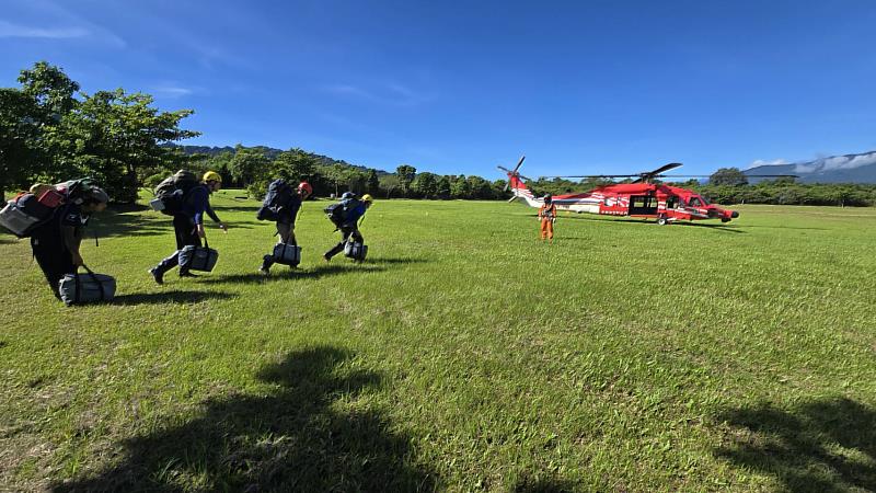 空勤聯合深入萬里溪堰塞湖 林保署特遣隊展開5天勘查