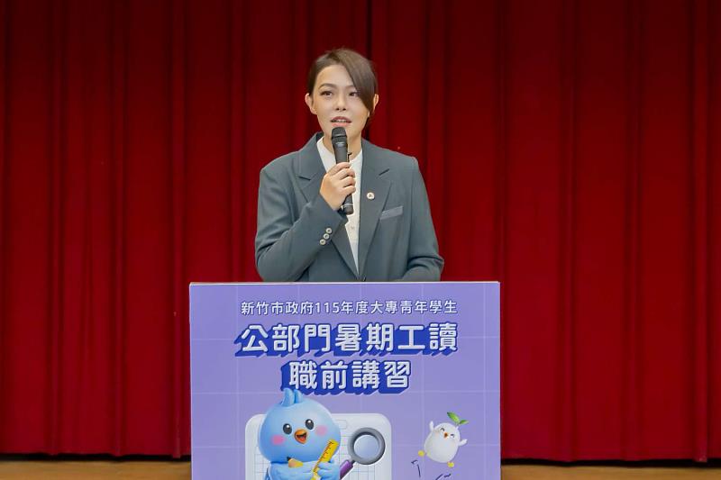 市長高虹安致詞歡迎107位大專暑期工讀加入市府。