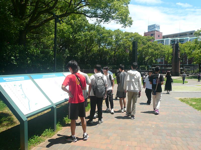 透過歷史現場的參訪,反思戰爭、災害與城市重建等議題。