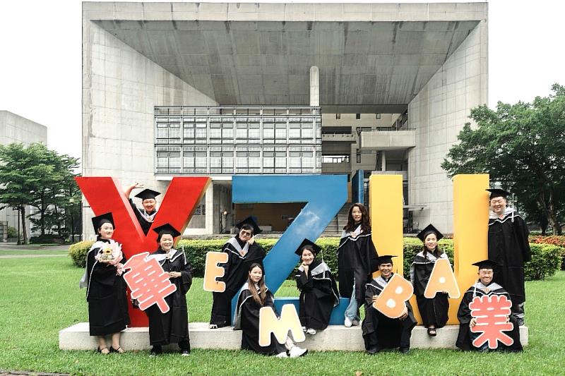 元智大學管理學院高階創新經營管理越南境外碩士在職專班畢業生遠道而來展現跨國學習情誼。