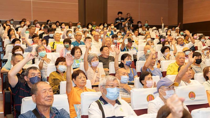 高虹安市長與民眾進行有獎徵答。