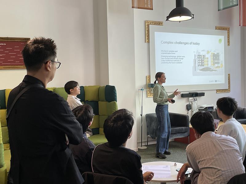 米蘭理工大學博士研究員Anna Filippi分享「Designing for Systemic Change」的重要概念與積極做法,提供進行中的歐盟前沿研究經驗。
