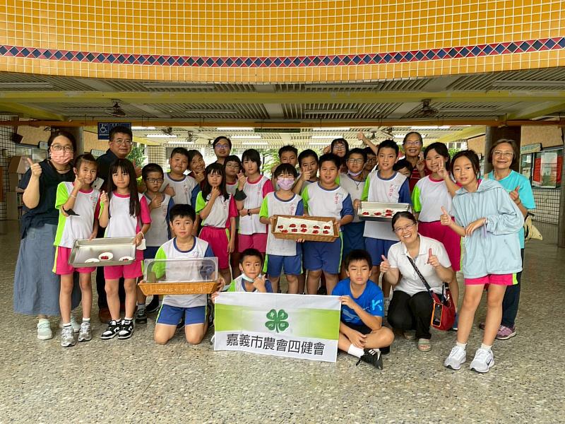 僑平國小舉辦「幸福米+1特攻隊」成果發表會。