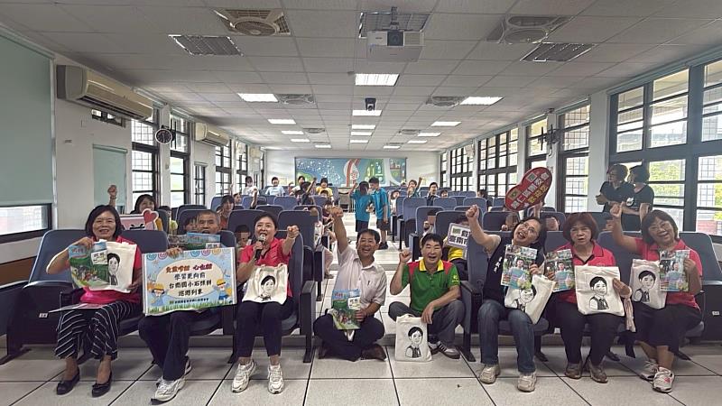 救國團送愛進校園 石頭餅飄香陪伴學童迎接快樂暑假