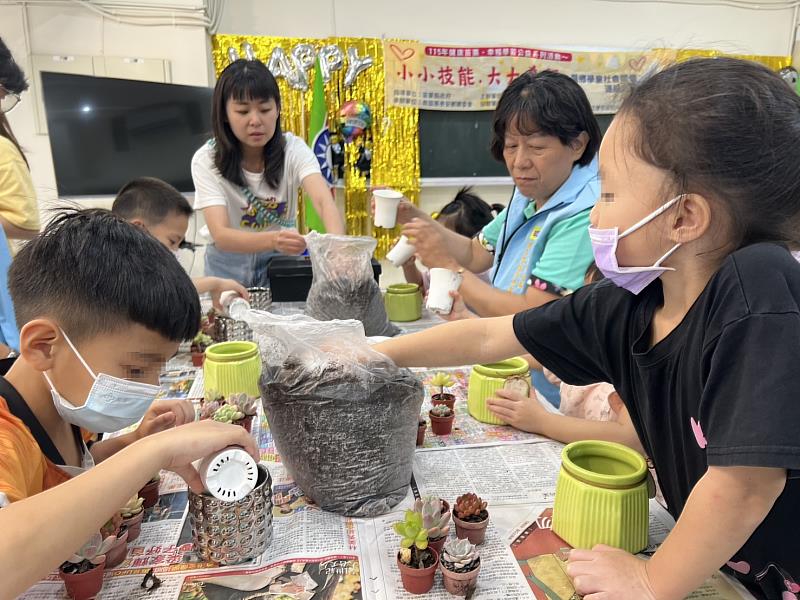 愛分享聚光計畫點亮偏鄉希望 救國團攜手大南國小手作仙人掌盆栽實現孩子夢想