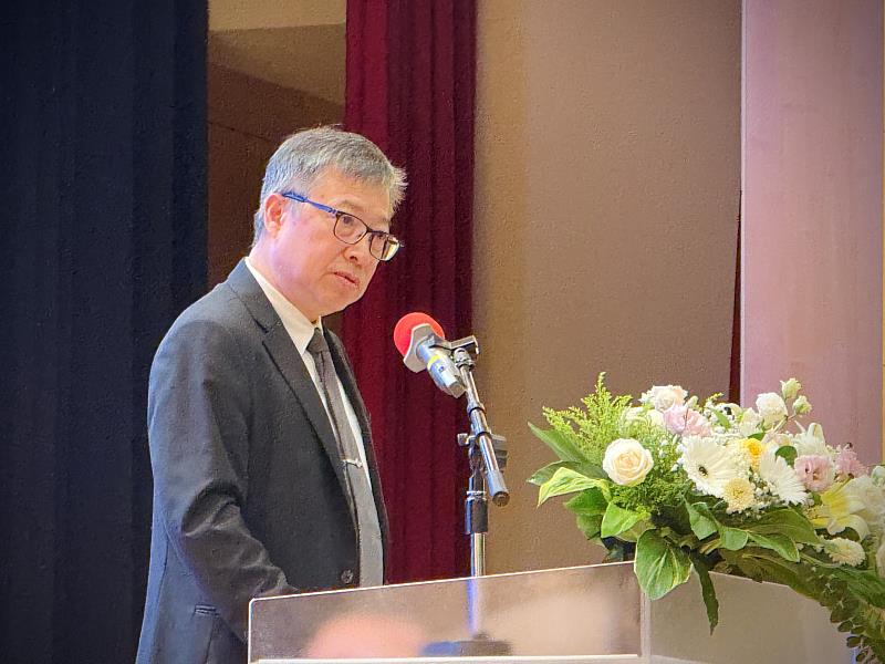 高雄醫學大學校長余明隆致詞。