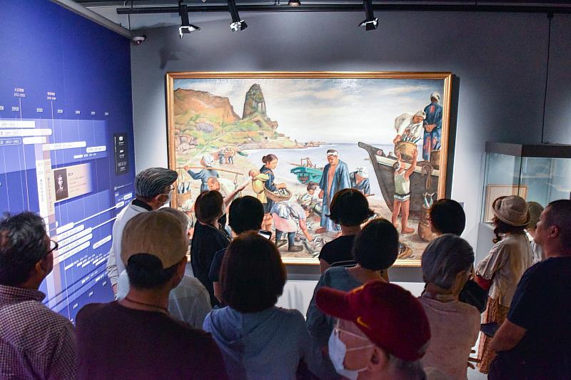 從作品形式、創作背景及時代文化等面向進行解說，引導觀眾發現作品中的細節與藝術家的創作理念。