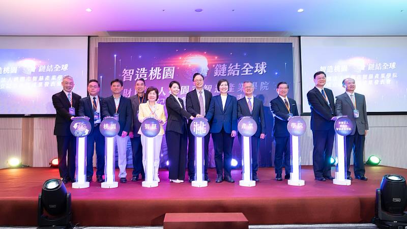 與會長官及貴賓進行啟動儀式。