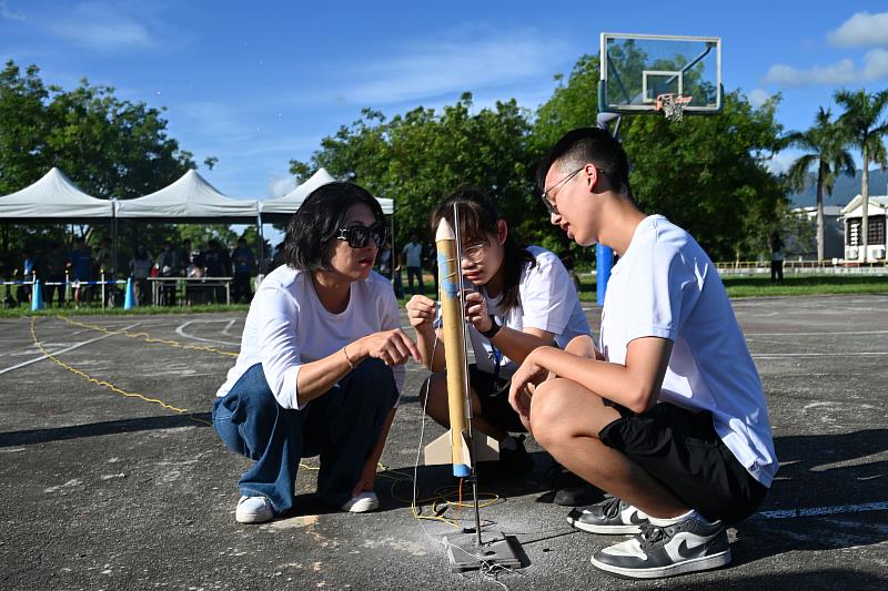 落實太空教育探究與實作!台東扮領頭羊 首辦國中硝糖火箭競賽