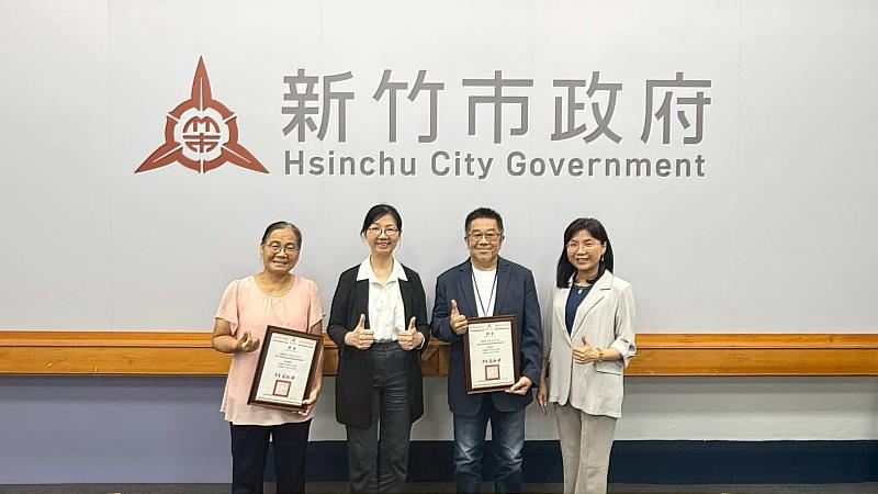 市府頒發委員聘書，感謝委員投入毒品防制工作。