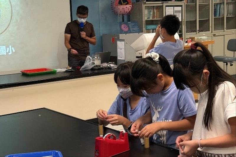 南大應數系帶領南大附小學童走進科工館，透過STEAM互動體驗，在探索中理解數學與科學原理。