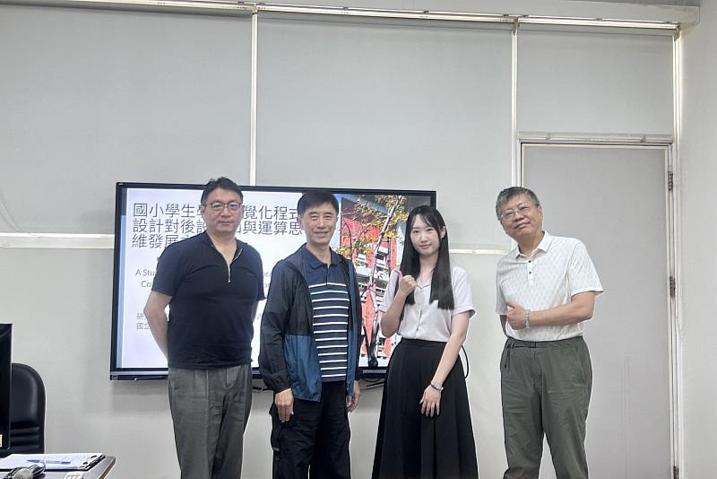 南大數位學習科技學系張智凱教授（右）已連續8次獲教育部教學實踐研究計畫補助，長期深耕教學研究，持續精進課程設計與學生學習成效。