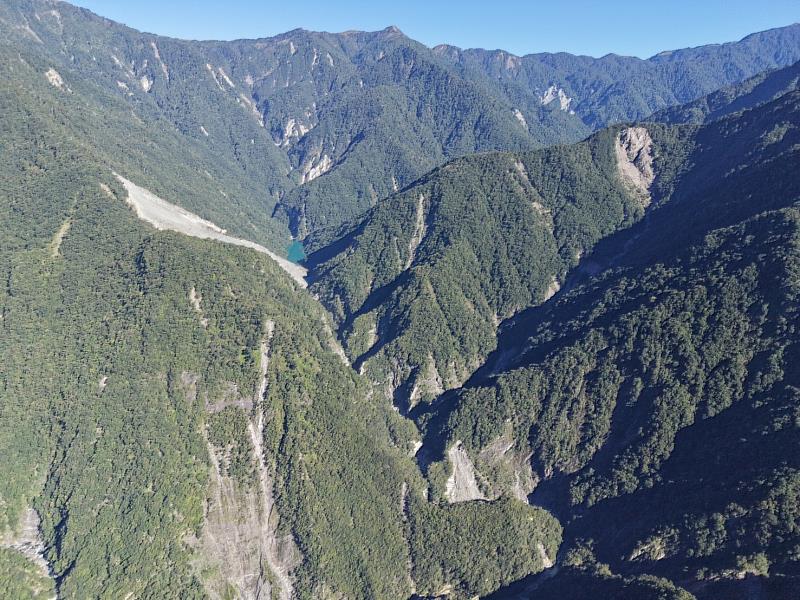 115年7月3日空拍萬里溪堰塞湖。