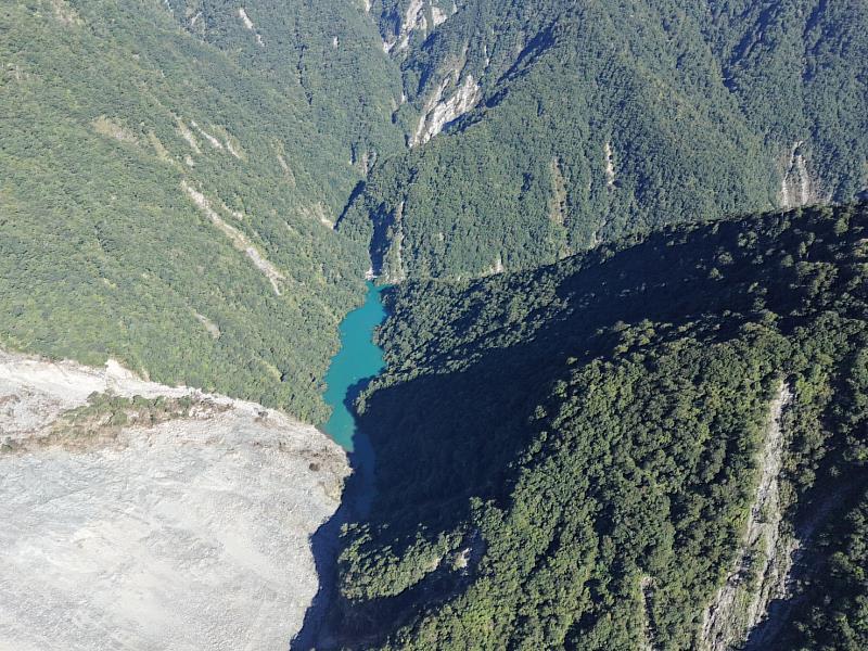 115年7月3日空拍萬里溪堰塞湖。