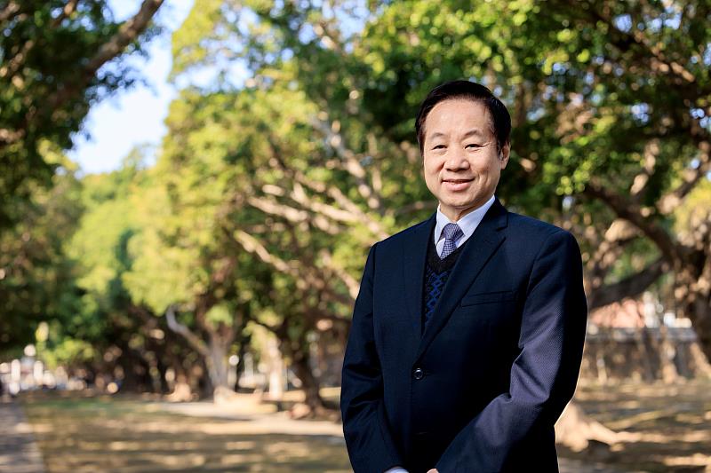 校長張國恩表達對全體教師的最高敬意與感謝。他強調，在AI與新科技推波助瀾的新時代，教學現場的翻轉至關重要。