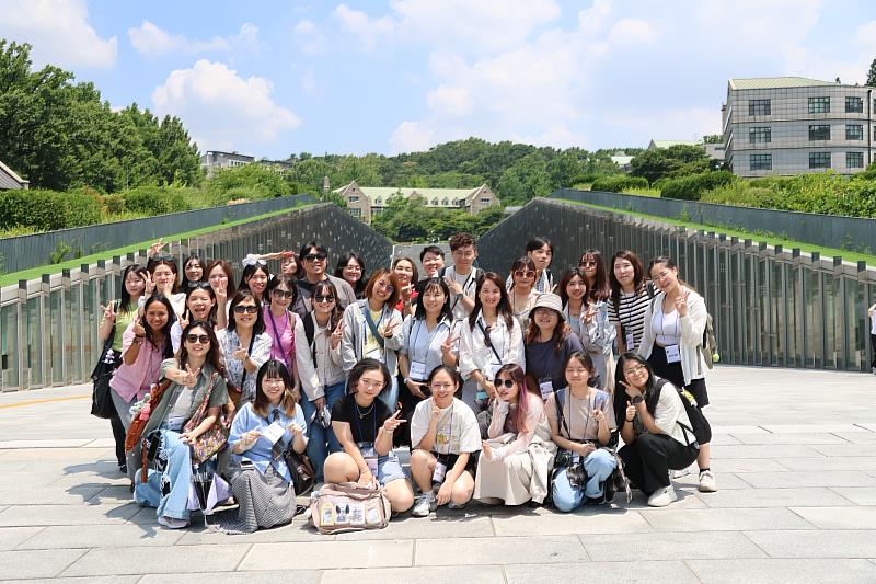 參訪梨花女子大學。