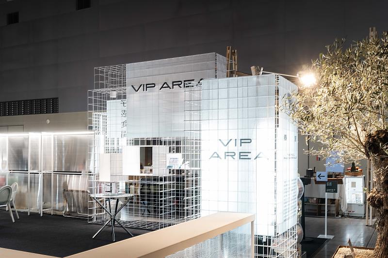 C-STONE應用於VIP貴賓區讓觀展者實際體驗材料質地。