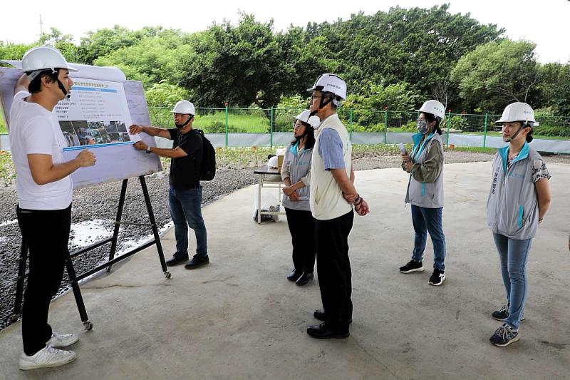 林副市長聽取本案工程進度說明簡報，深入了解工程現況。