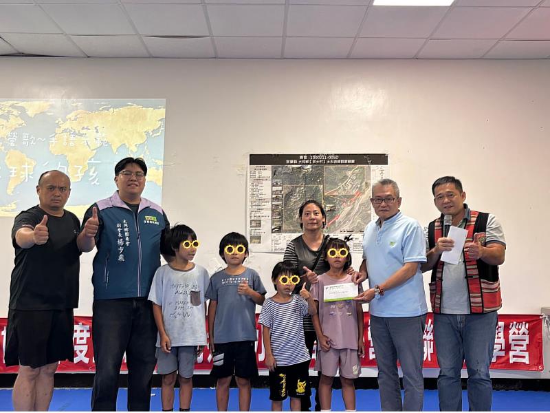 宜蘭縣救國團深入大同鄉部落關懷弱勢 發放急難扶助金助家庭度難關
