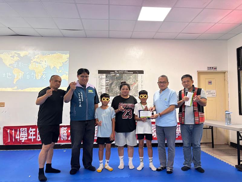 宜蘭縣救國團深入大同鄉部落關懷弱勢 發放急難扶助金助家庭度難關