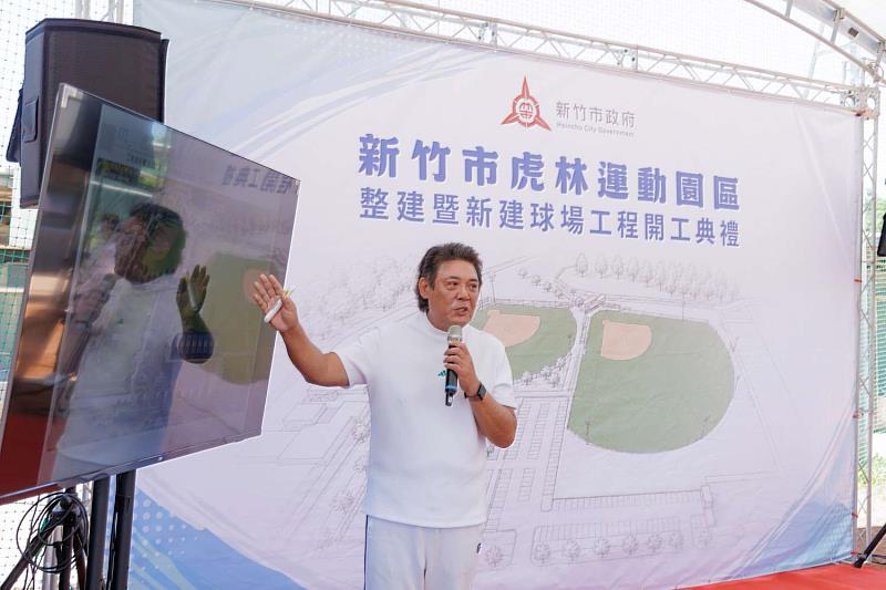 建築師簡報說明。