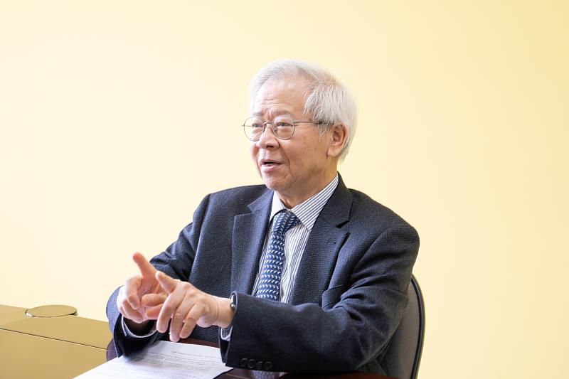 長庚校長湯明哲強調，打破象牙塔讓醫學與資工跨界融合，翻轉傳統修業體制是一場必然趨勢；未來不是AI取代醫師，而是「懂AI的醫師」取代不懂的人。