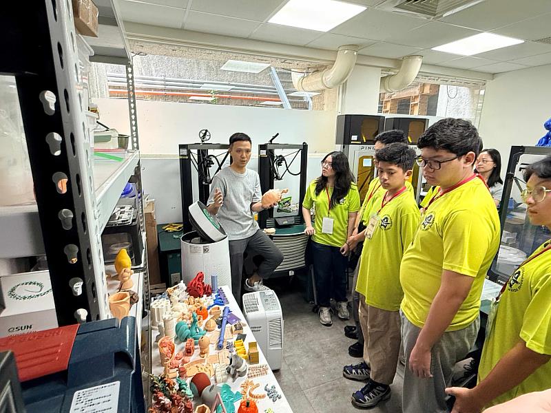 學員參訪臺北醫學大學進行 3D 列印課程體驗