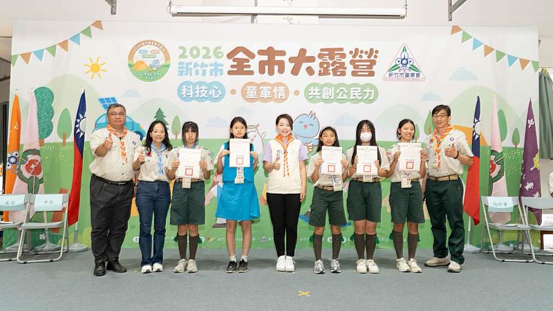 高虹安市長頒發童軍技能競賽獎狀，表揚表現優異的個人及團隊。