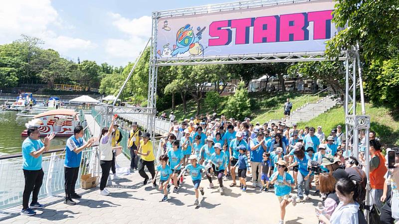 「2026新竹市夏季水漾月」開跑,「青草湖環湖小鐵人趣味賽」率先揭開序幕。
