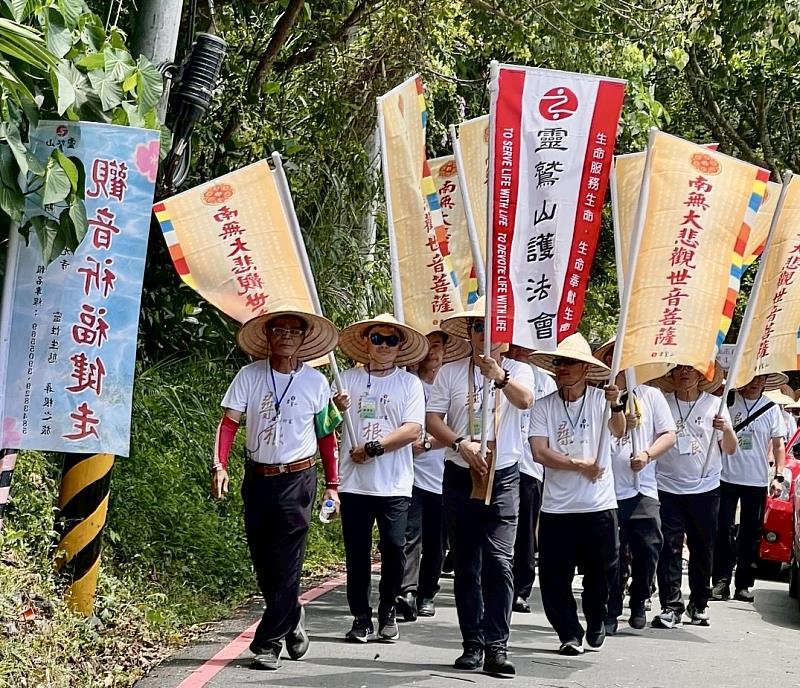 1、寂光寺「觀音祈福環湖健行」活動，步步踏實、念念清明。（靈鷲山佛教教團提供）