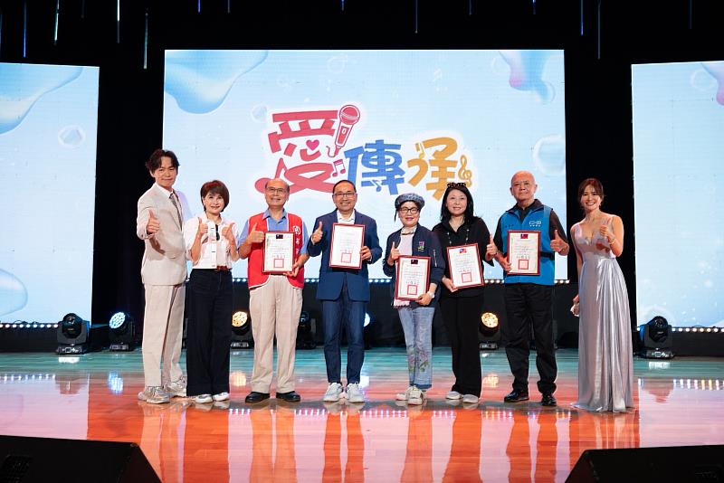 新北市長侯友宜頒贈感謝狀，感謝台灣優質生命協會19年來持續推動公益，陪伴弱勢族群，傳遞溫暖與關懷。