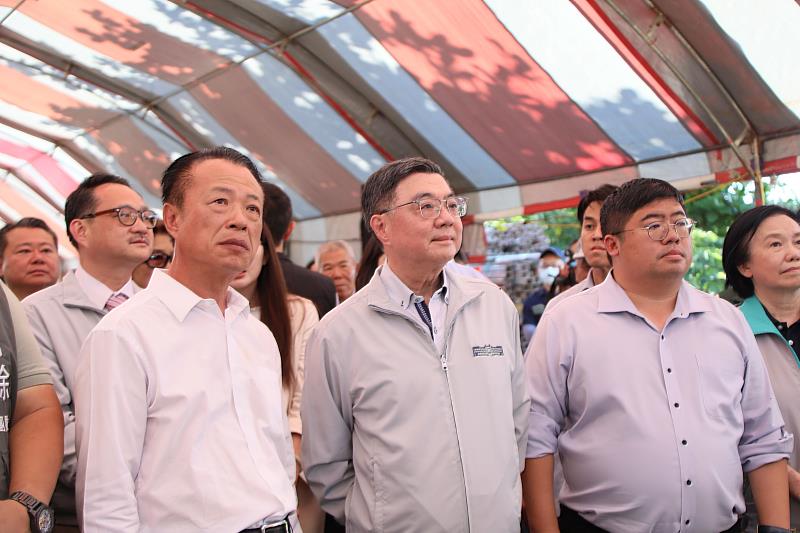 卓榮泰視察朴子市肉品市場改建工程