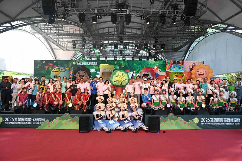 與會貴賓與演出團隊大合照