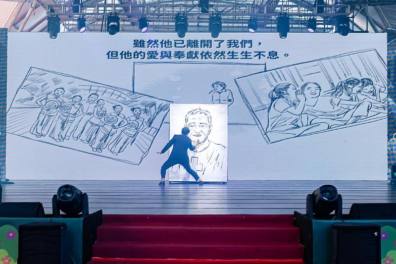 韓國塗鴉秀繪製秘神父肖像