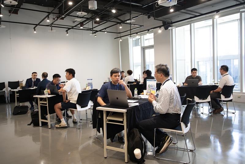 CVC與新創進行多輪次分桌商談。