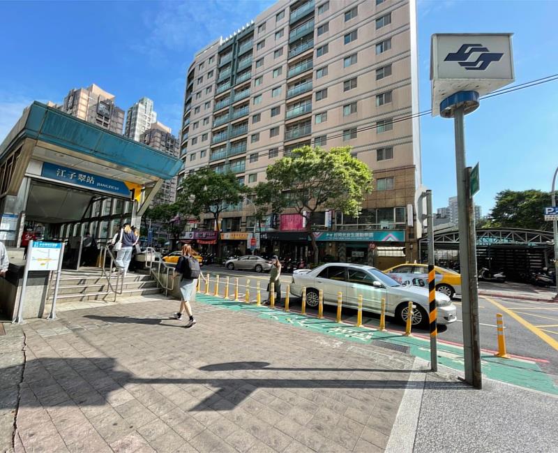 在台北車站10分鐘通勤時間內的捷運站點中，江子翠捷運站住宅交易量高達470件，位居第1。