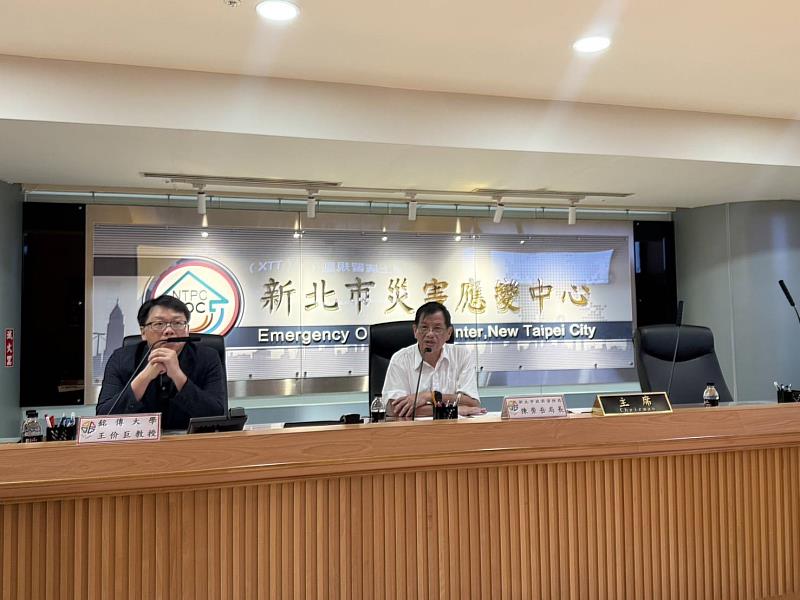 「115年颱洪教育訓練與防災專題講習」由消防局陳崇岳局長開場致詞。