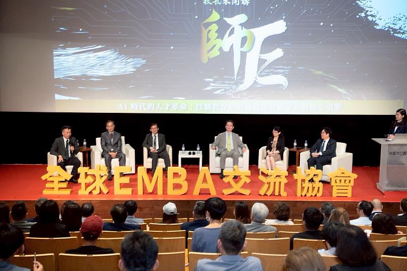 6校校長展開跨校對談,從不同專業領域分享AI融入教育、跨域學習及人才培育的實踐經驗。