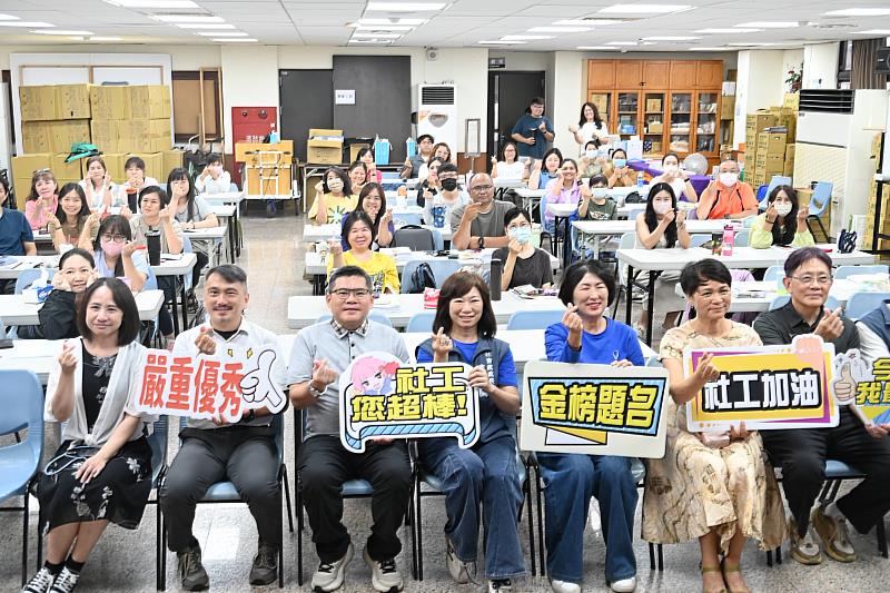 社工國考倒數 臺東設考照輔導班 饒慶鈴化身「智慧開竅官」為考生祈福