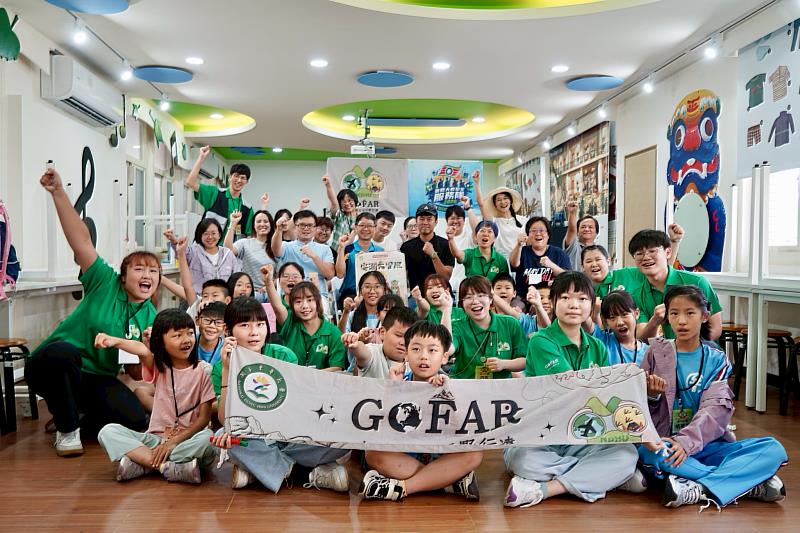 GOFAR團隊與安瀾國小學員合影。